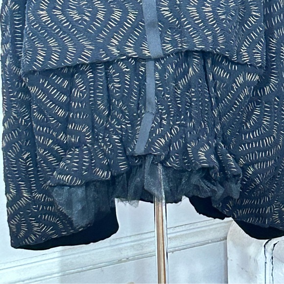 Aimee G Textured Gathered Skirt Small - Picture 2 of 8